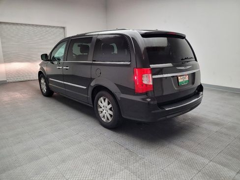 Used 2015 Chrysler Town & Country Touring w/ Driver Convenience Group FWD image 5