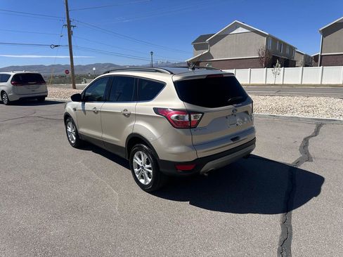 Used 2017 Ford Escape SE w/ Equipment Group 201A image 6