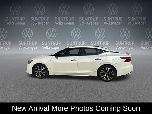 Used 2016 Nissan Maxima Platinum w/ Interior Lighting Package FWD image 3
