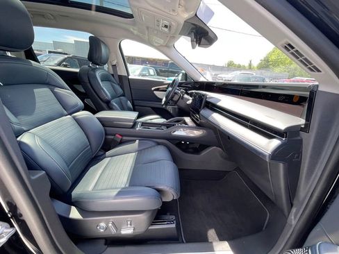 Used 2025 Lincoln Nautilus Reserve AWD/4WD image 23