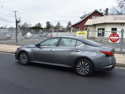 Used 2025 Nissan Altima 2.5 SV image 5