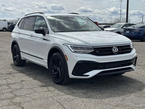 Used 2024 Volkswagen Tiguan SE R-Line image 7