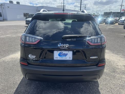 Used 2021 Jeep Cherokee Latitude Plus w/ Sun & Sound Group FWD image 6