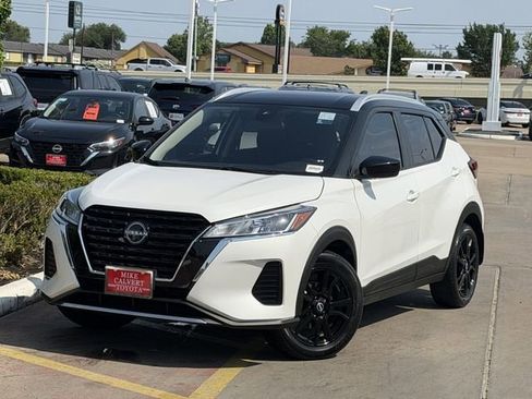 Used 2024 Nissan Kicks SV FWD image 2