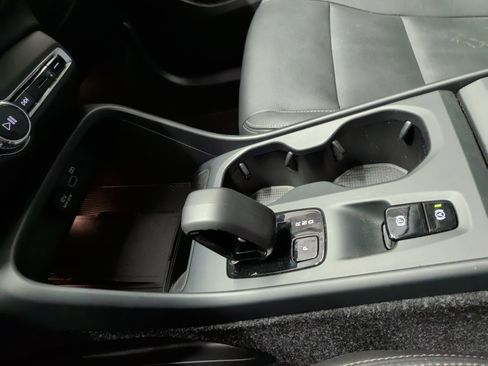 Used 2025 Volvo XC40 B5 Core image 26