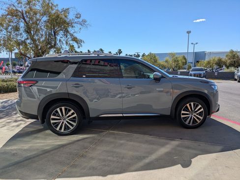Used 2022 Nissan Pathfinder Platinum w/ Cargo Package FWD image 6
