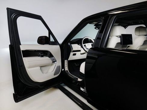 Used 2025 Land Rover Range Rover Long Wheelbase Autobiography AWD/4WD image 24