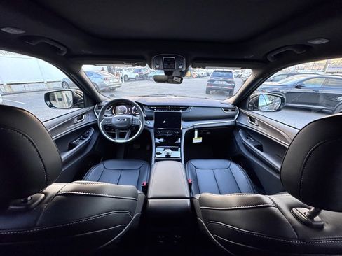 New 2025 Jeep Grand Cherokee Limited image 25