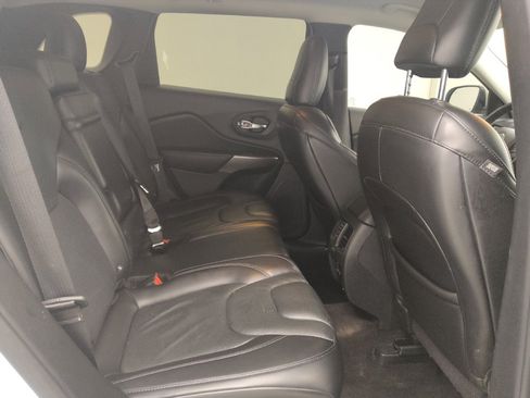 Used 2019 Jeep Cherokee Limited FWD image 19