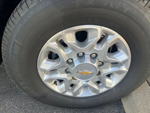 Used 2024 Chevrolet Silverado 3500 LTZ AWD/4WD image 9