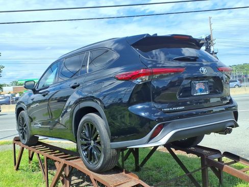 Used 2023 Toyota Highlander XSE AWD/4WD image 4