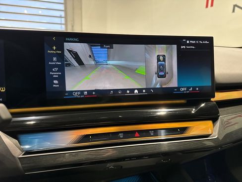 Used 2025 BMW i5 xDrive40 w/ Premium Package image 33