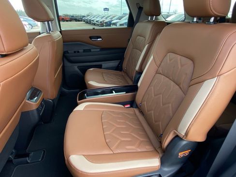 New 2026 Nissan Pathfinder Platinum AWD/4WD image 13
