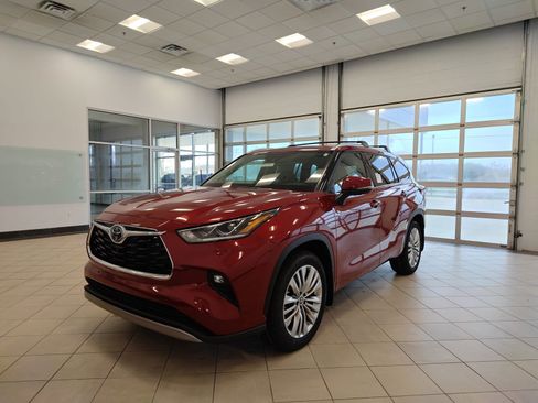 New 2026 Toyota Highlander Platinum AWD/4WD image 8