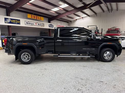 Used 2020 GMC Sierra 3500 Denali w/ Denali Ultimate Package AWD/4WD image 9
