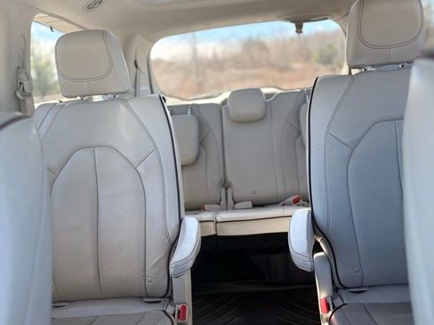 Used 2017 Chrysler Pacifica Limited w/ UConnect Theater Package image 23