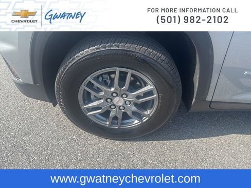 Used 2025 GMC Acadia Elevation image 9