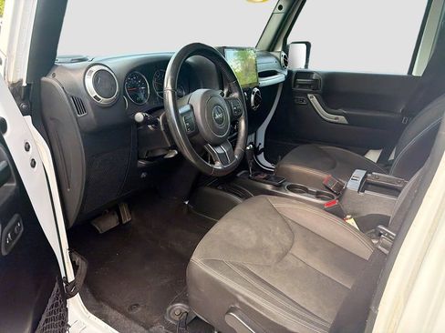 Used 2017 Jeep Wrangler Unlimited Sahara AWD/4WD image 23