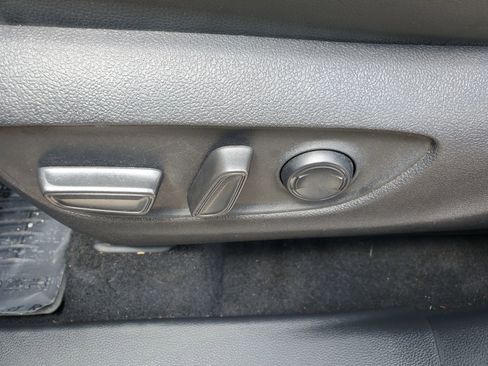 Used 2022 Toyota Highlander XLE FWD image 46