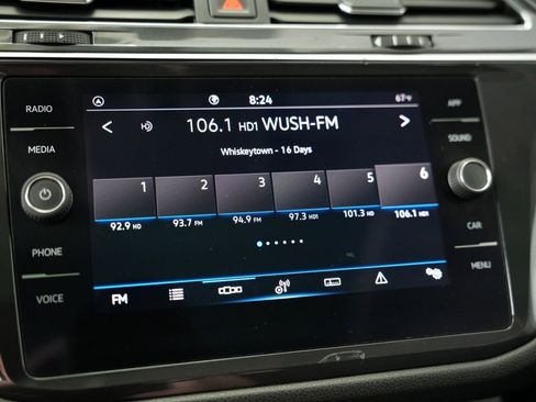 Used 2021 Volkswagen Tiguan SE w/ Panoramic Sunroof Package FWD image 19