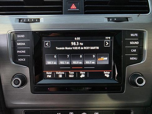 Used 2015 Volkswagen Golf S image 36