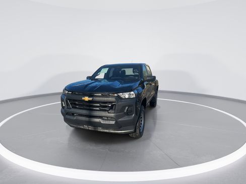 Used 2024 Chevrolet Colorado W/T image 3