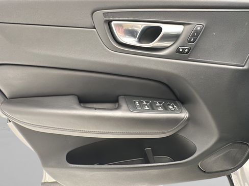 Used 2023 Volvo XC60 B5 Plus AWD/4WD image 12