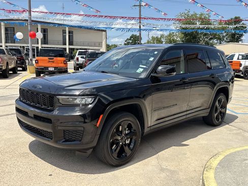 Used 2023 Jeep Grand Cherokee L Laredo RWD image 3