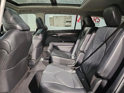 New 2026 Toyota Highlander Platinum AWD/4WD image 21