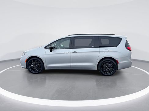 New 2026 Chrysler Pacifica Select w/ S Appearance Package FWD image 5