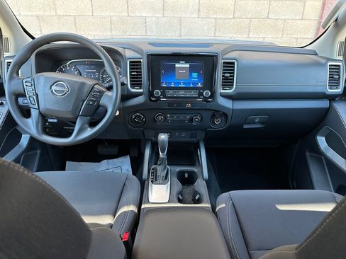 Used 2022 Nissan Frontier SV w/ Technology Package AWD/4WD image 9