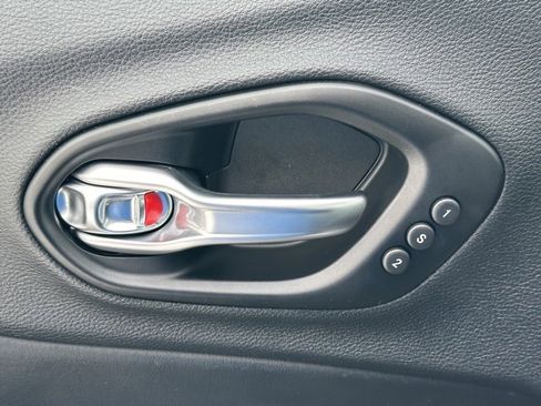 Used 2020 Jeep Cherokee Limited w/ Technology Group image 23