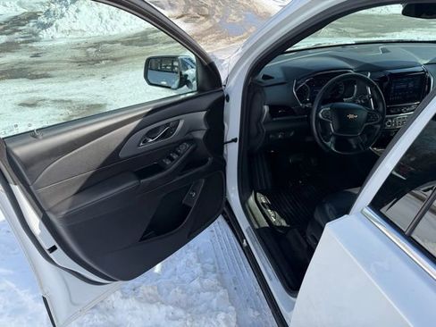 Used 2023 Chevrolet Traverse LT image 16