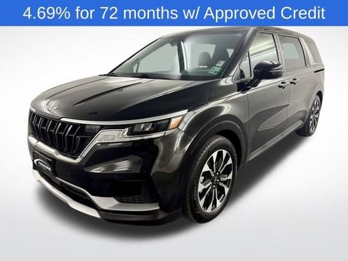 Used 2024 Kia Carnival EX image 4