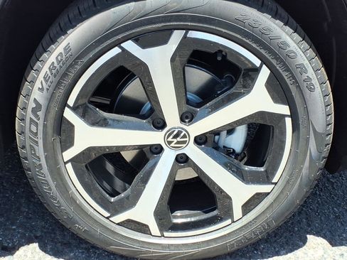 New 2026 Volkswagen Tiguan SE FWD image 9
