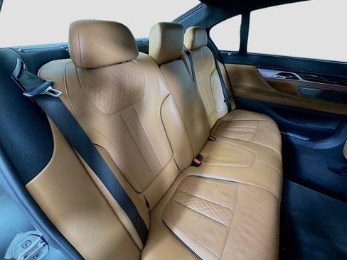 Used 2019 BMW 750i xDrive w/ Executive Package image 29