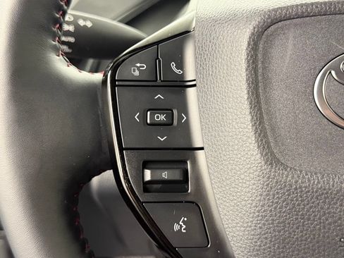 Used 2025 Toyota Prius Plug-In Hybrid FWD image 26