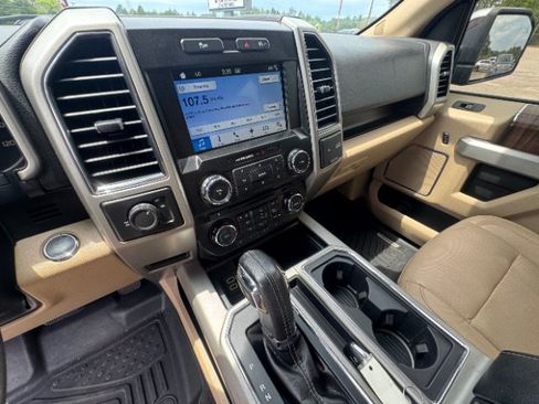 Used 2017 Ford F150 Lariat RWD image 13