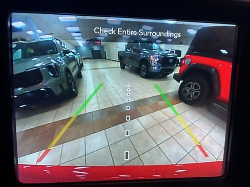 Used 2022 Jeep Renegade Latitude w/ Convenience Group AWD/4WD image 14