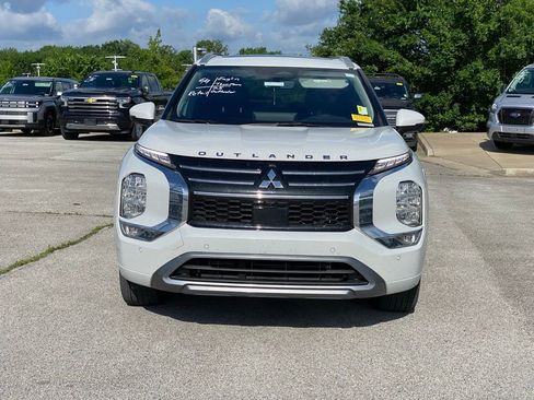 Used 2025 Mitsubishi Outlander SEL FWD image 2