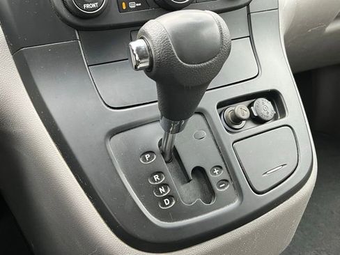 Used 2008 Kia Sedona w/ Convenience Pkg image 24