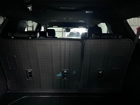 Used 2026 Chevrolet Suburban High Country image 5