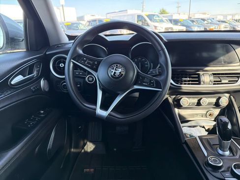 Used 2018 Alfa Romeo Stelvio AWD image 13