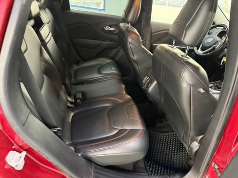 Used 2016 Jeep Cherokee Trailhawk w/ Leather Interior Group AWD/4WD image 18