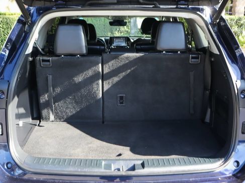 Used 2022 Toyota Highlander XLE FWD image 8