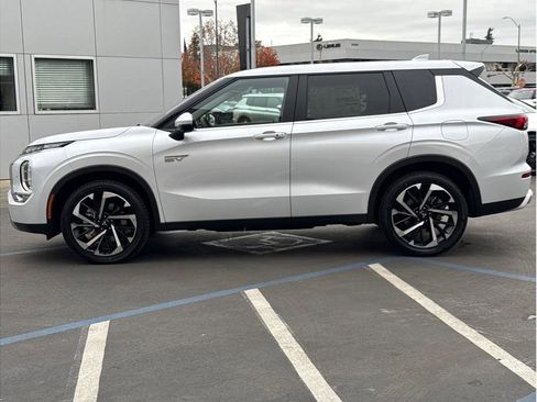 Used 2025 Mitsubishi Outlander SE AWD/4WD image 8