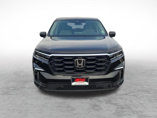 Used 2023 Honda Pilot LX image 2