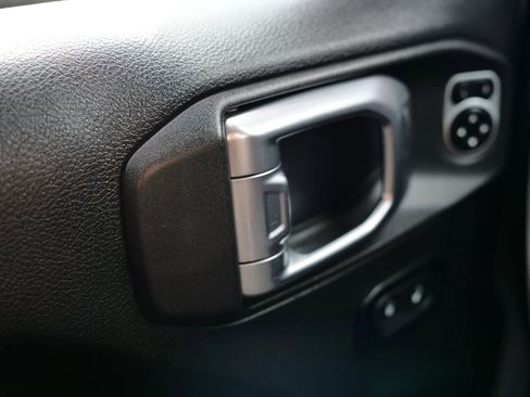 Used 2019 Jeep Wrangler Unlimited Sport S AWD/4WD image 16