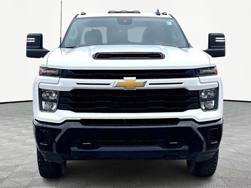 Used 2024 Chevrolet Silverado 2500 Custom w/ Custom Value Package image 3