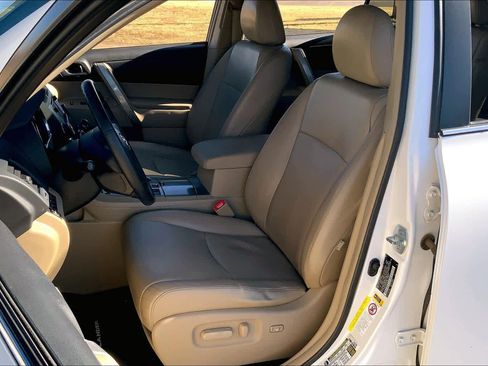 Used 2013 Toyota Highlander SE image 8